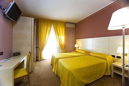 Hotel Ristorante Giordano Cavernago Chambre photo